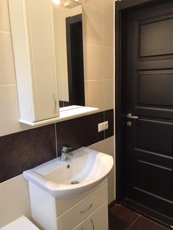 Gil Apartments, Квартира Студия В Самом Центре Пл Петефи Uzhhorod Exterior foto
